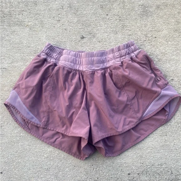 Lululemon Hotty Hot Short II *2.5" in Figue / Rose Blush ~ Size 4 - Picture 5 of 8